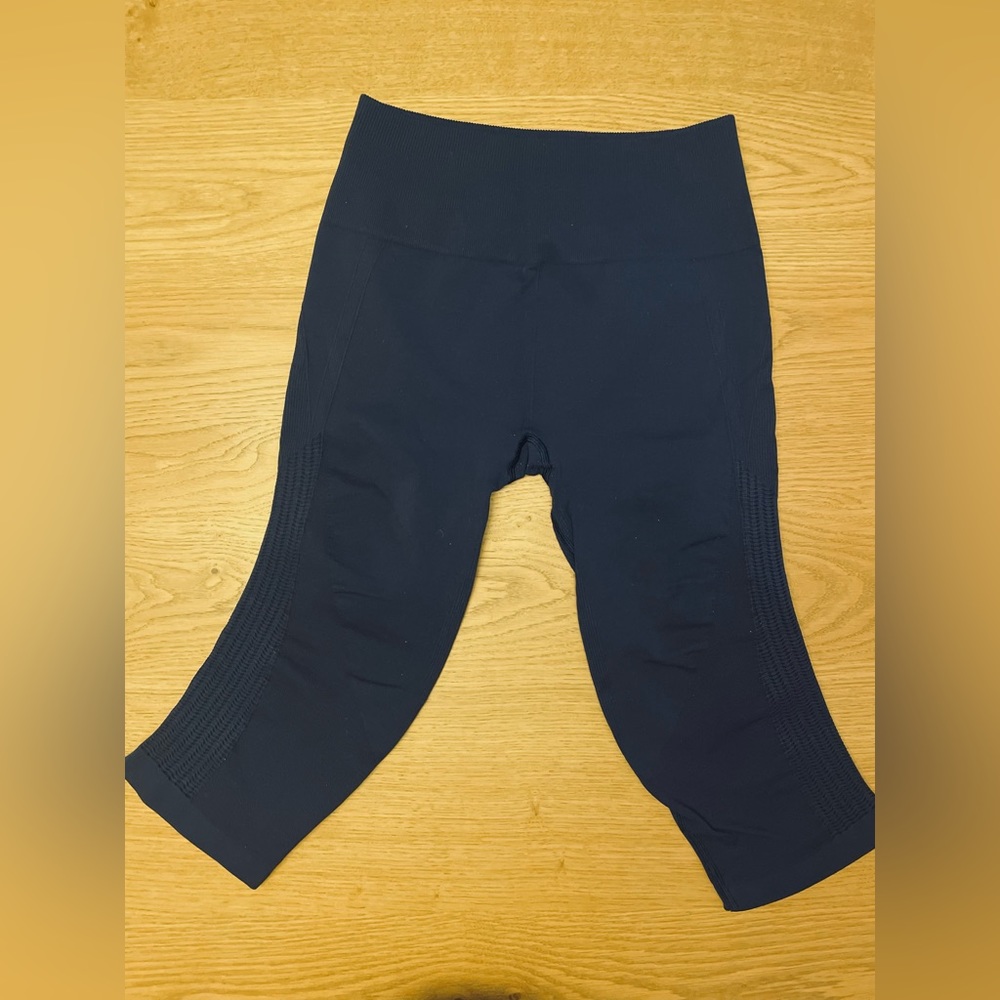 Lululemon Navy Cropped Leggings | Size 8